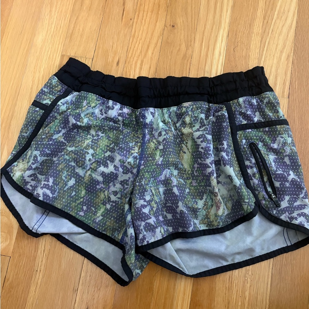 Lululemon Athletica Green and Black Athletic Shorts Lightweight Performance